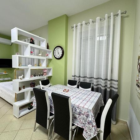 Solei Apartments Sarandë Buitenkant foto