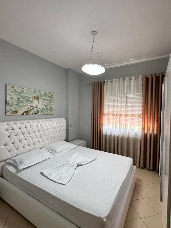 Solei Apartments Sarandë Buitenkant foto