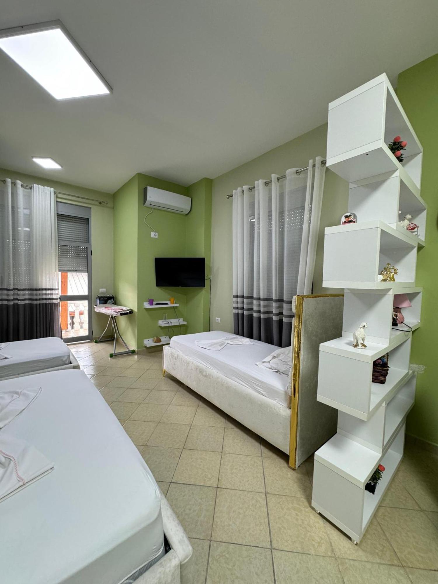 Solei Apartments Sarandë Buitenkant foto