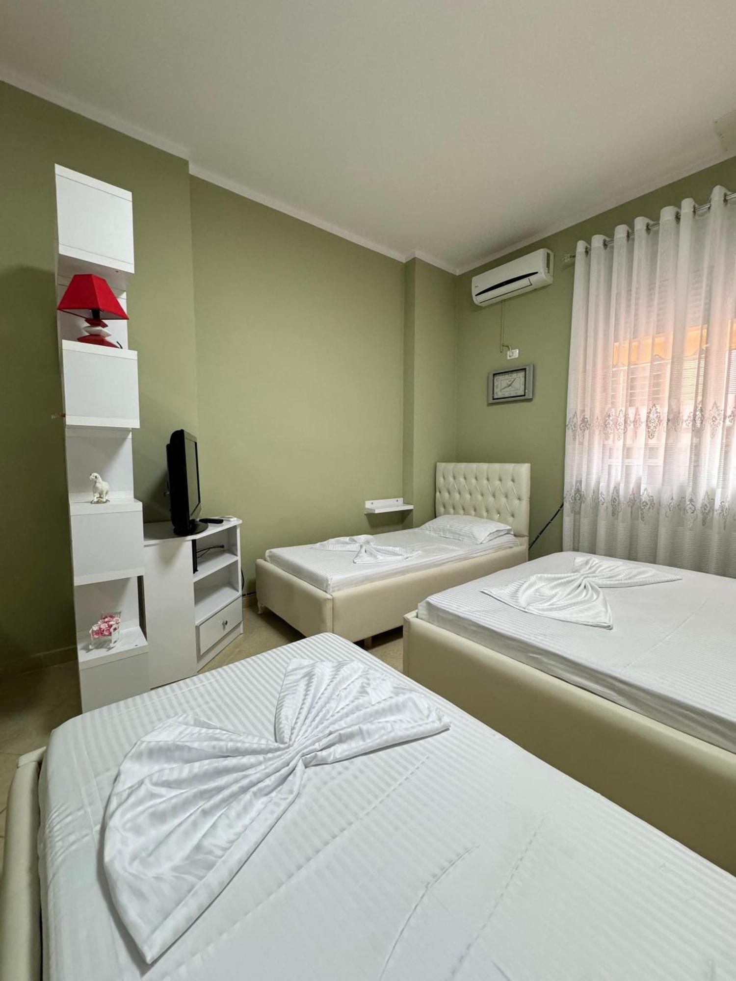 Solei Apartments Sarandë Buitenkant foto