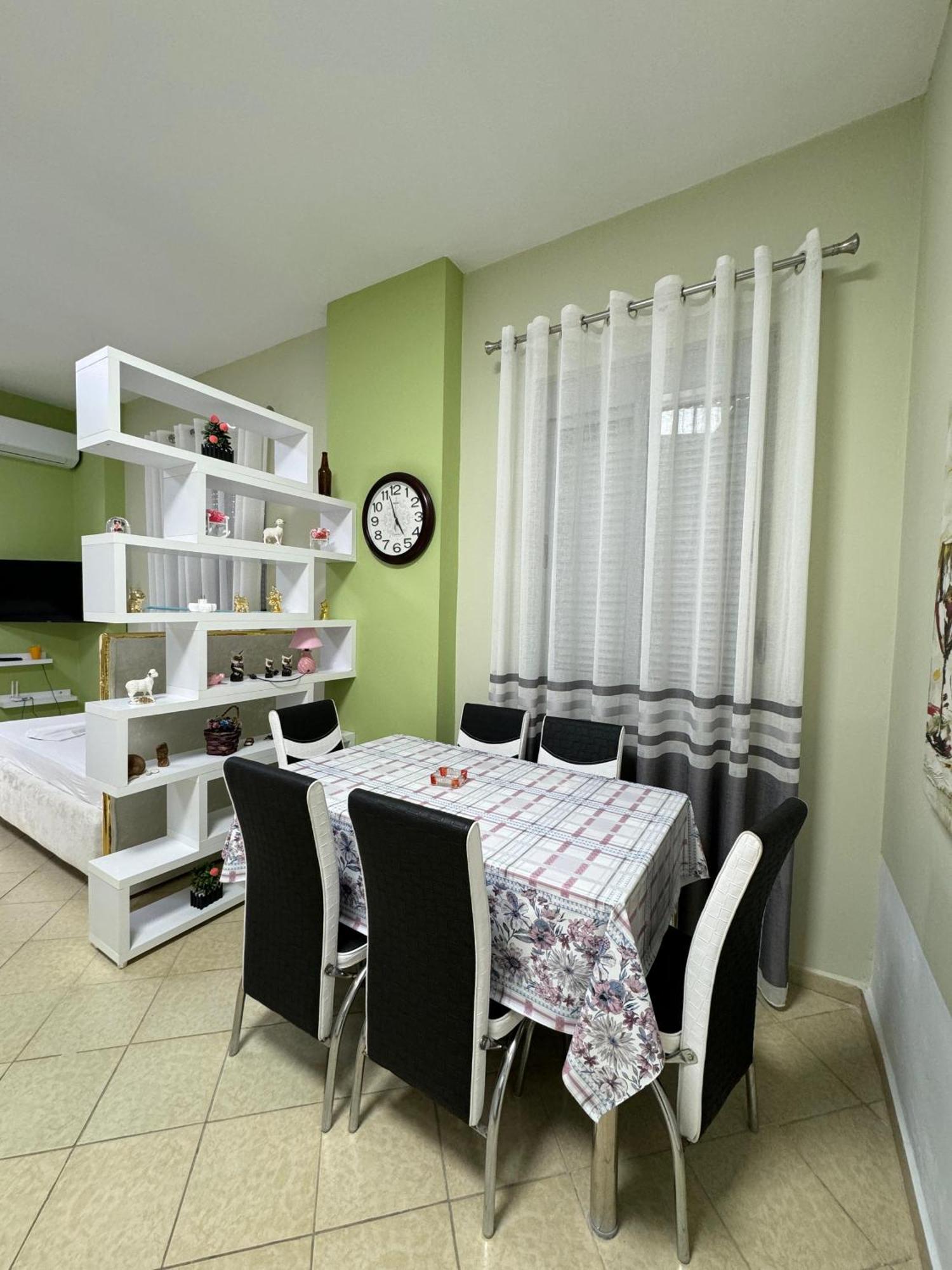 Solei Apartments Sarandë Buitenkant foto