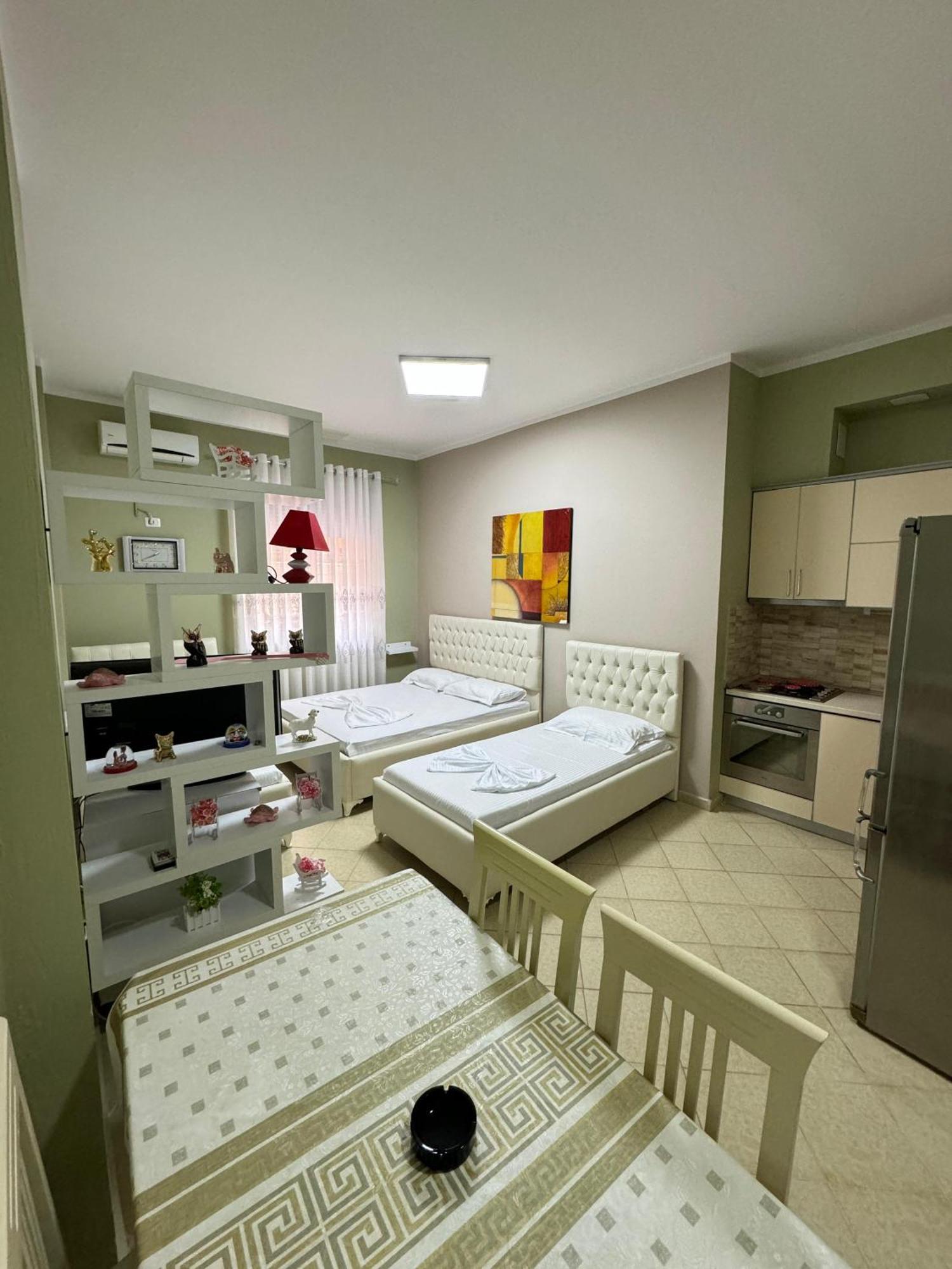 Solei Apartments Sarandë Buitenkant foto