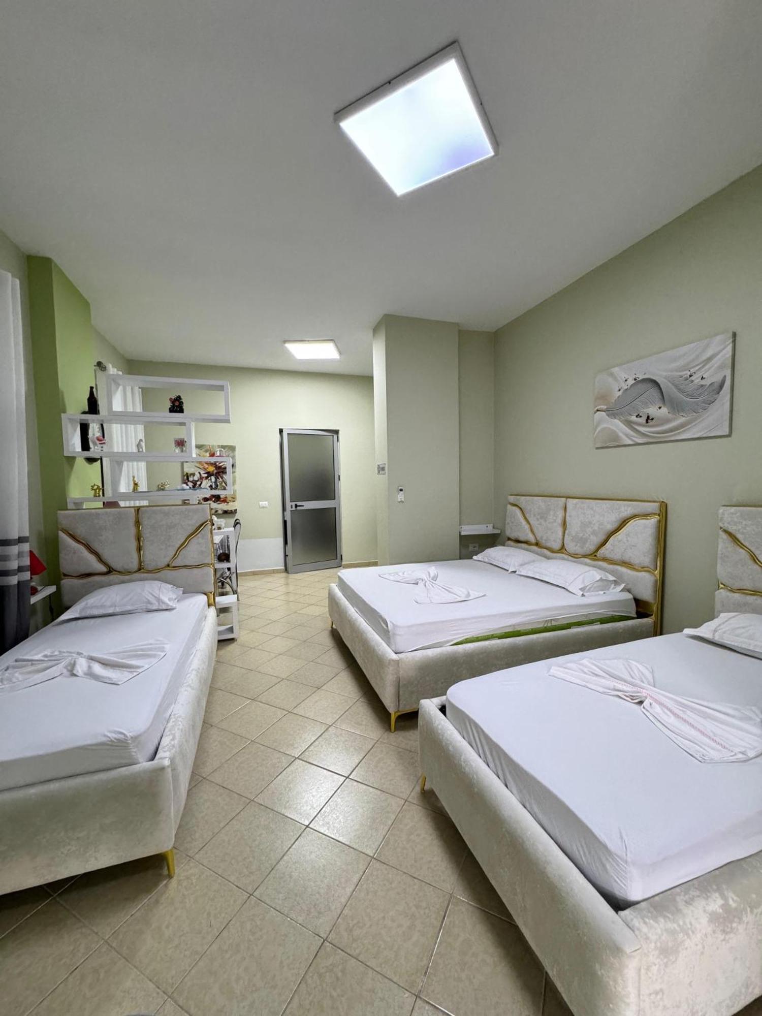 Solei Apartments Sarandë Buitenkant foto