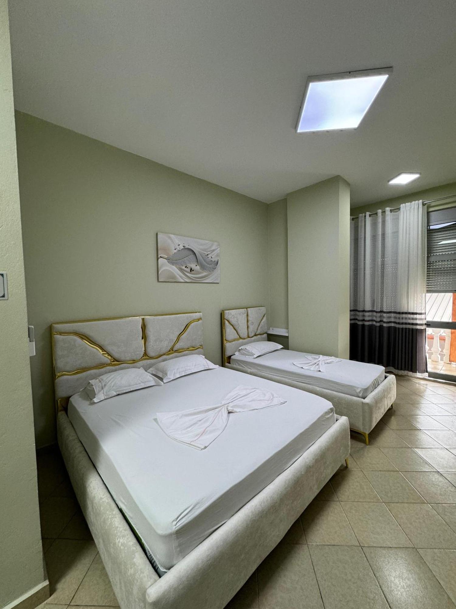 Solei Apartments Sarandë Buitenkant foto