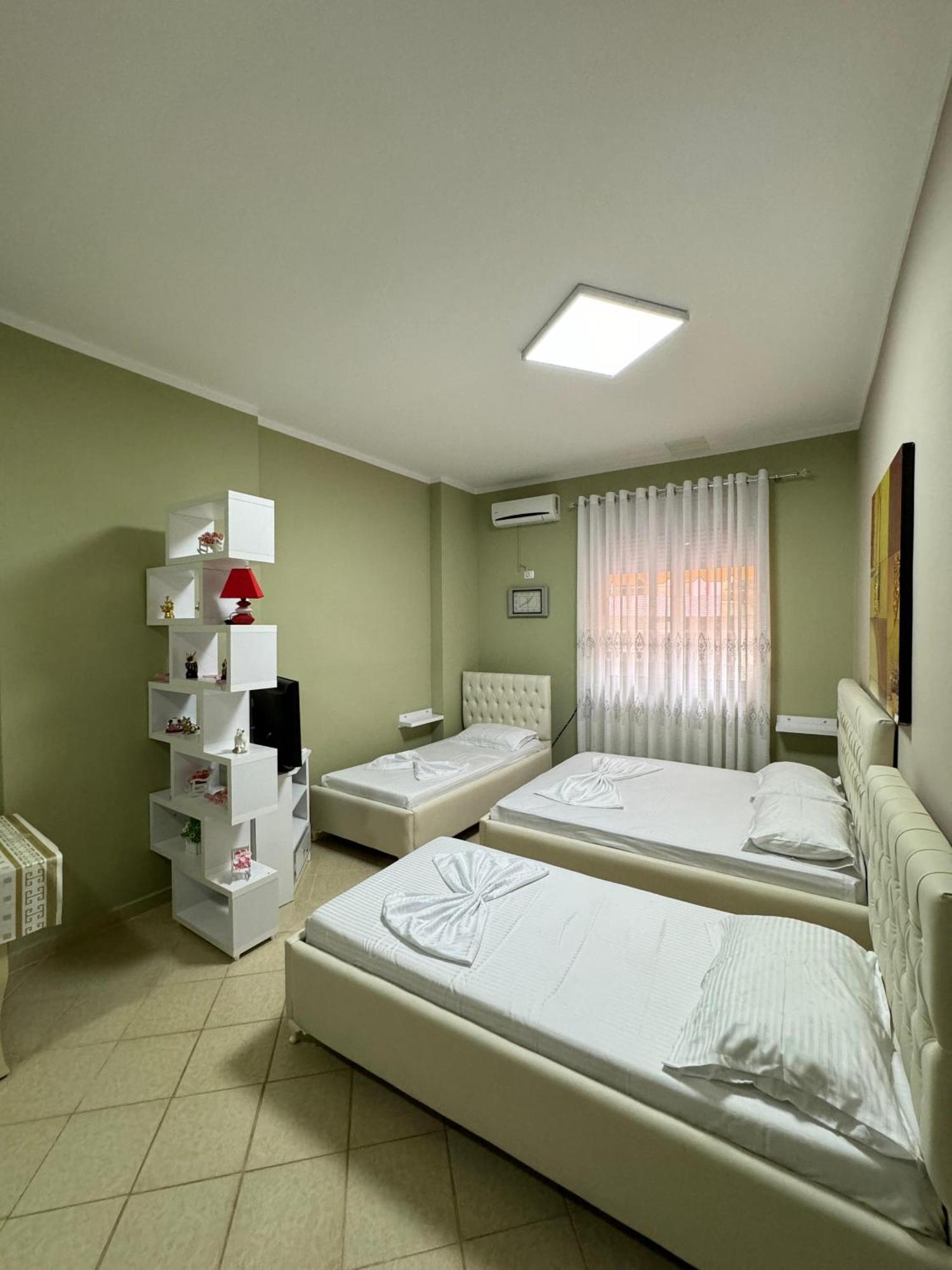 Solei Apartments Sarandë Buitenkant foto