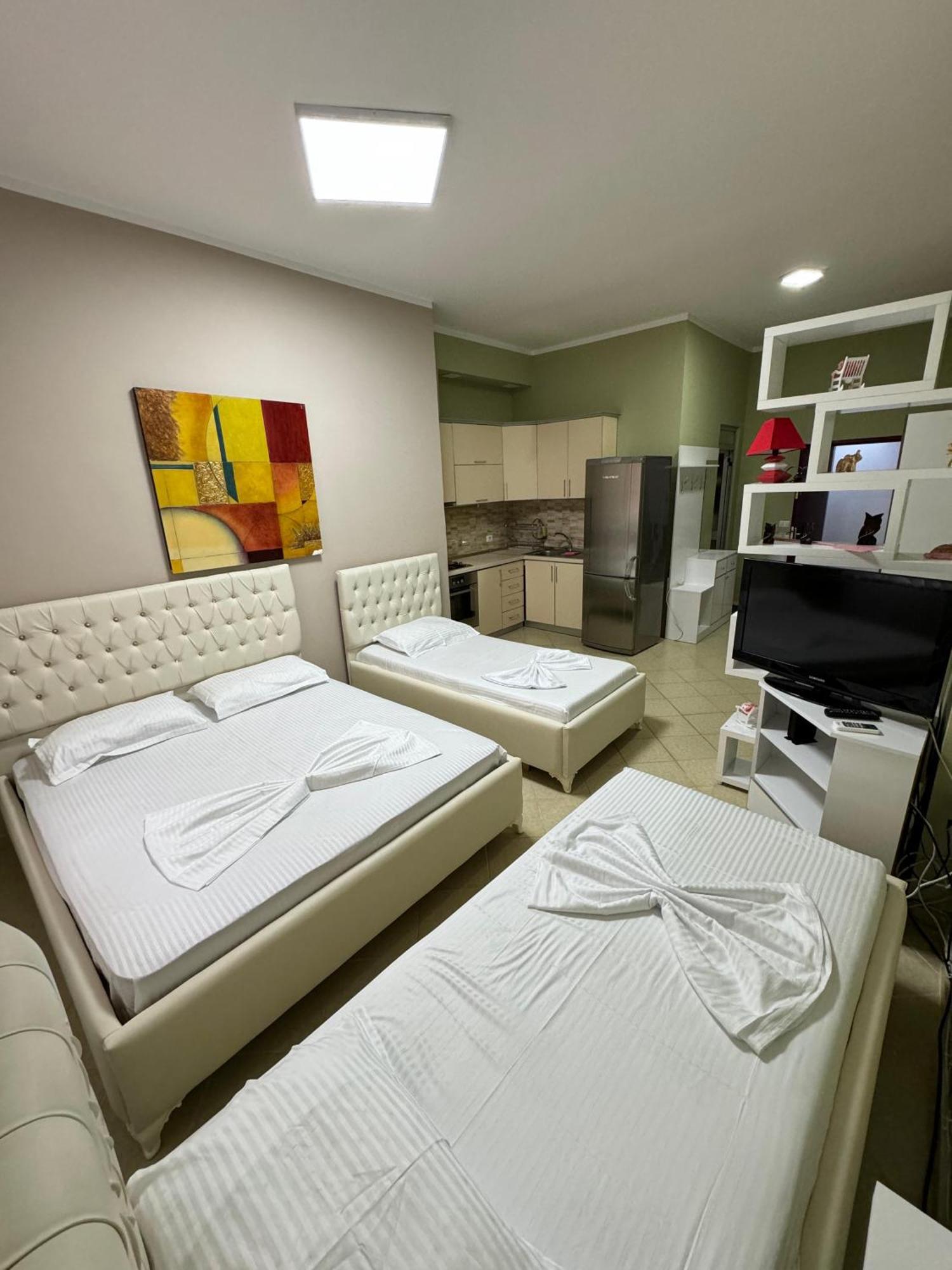 Solei Apartments Sarandë Buitenkant foto