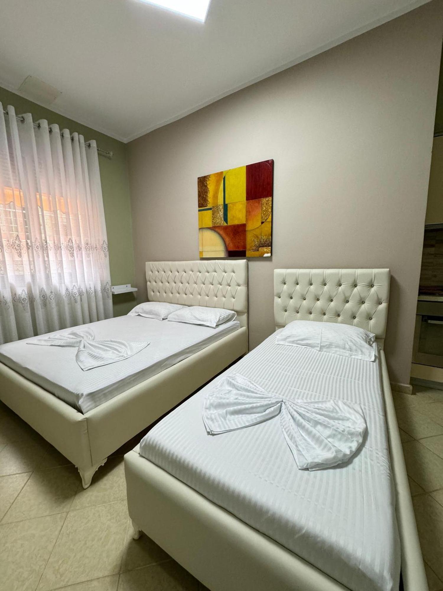 Solei Apartments Sarandë Buitenkant foto